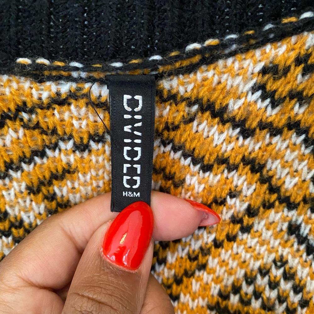 Sweater - Picture 2 of 3